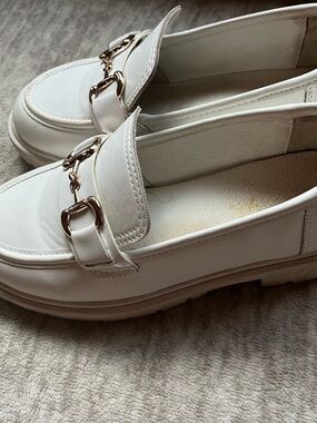 Classic White Loafers with Gold Chain Accent